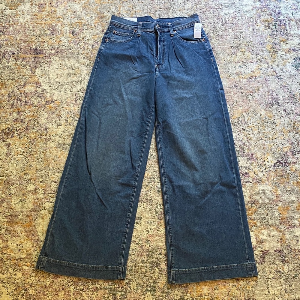GAP Wide-Leg High-Rise Jeans in Medium Blue Wash